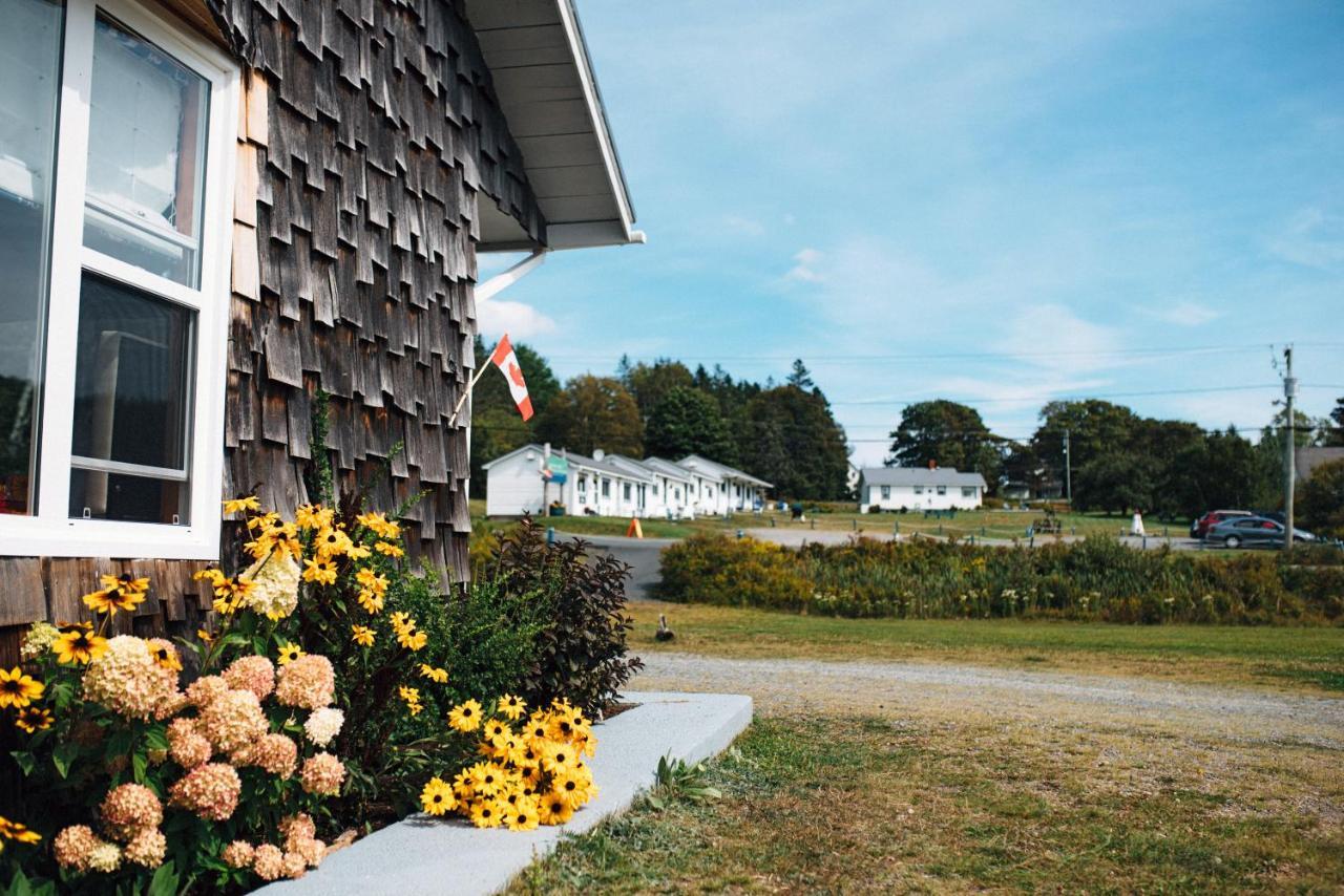 Friars Bay Inn & Cottages Welshpool Zewnętrze zdjęcie