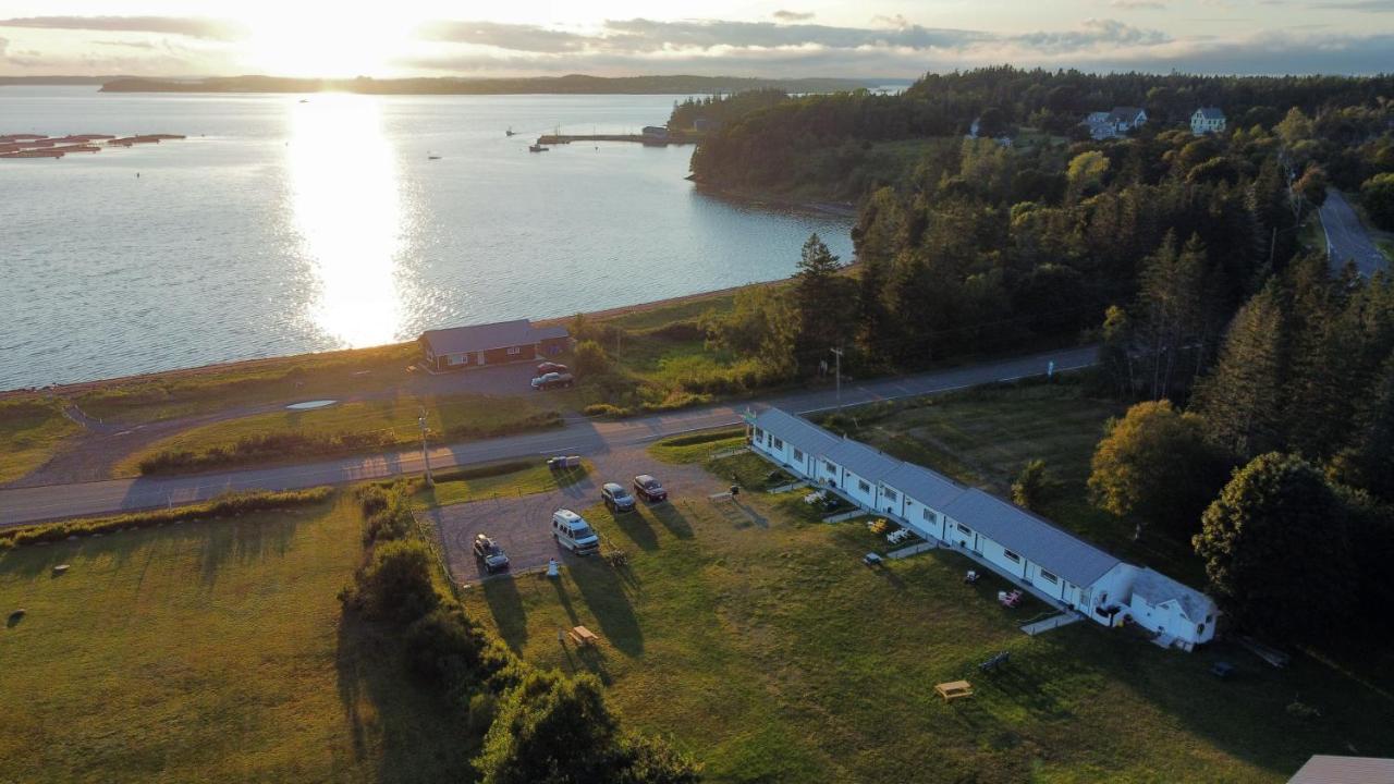 Friars Bay Inn & Cottages Welshpool Zewnętrze zdjęcie