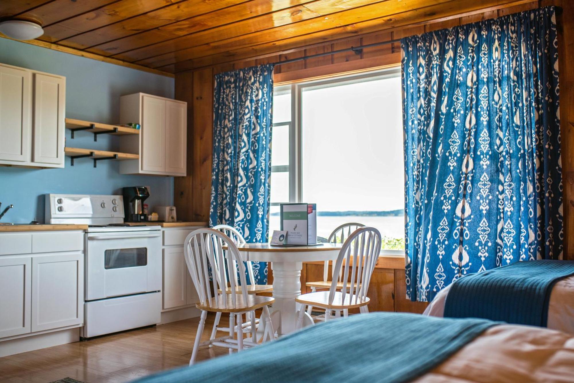 Friars Bay Inn & Cottages Welshpool Pokój zdjęcie
